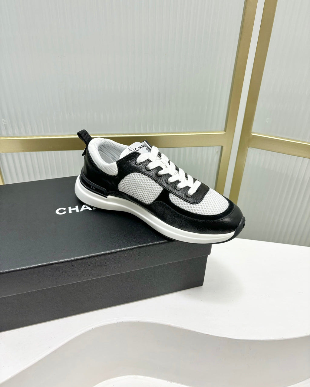 SNEAKER IN BLACK CALFSKIN AND GREY BREATHABLE MESH