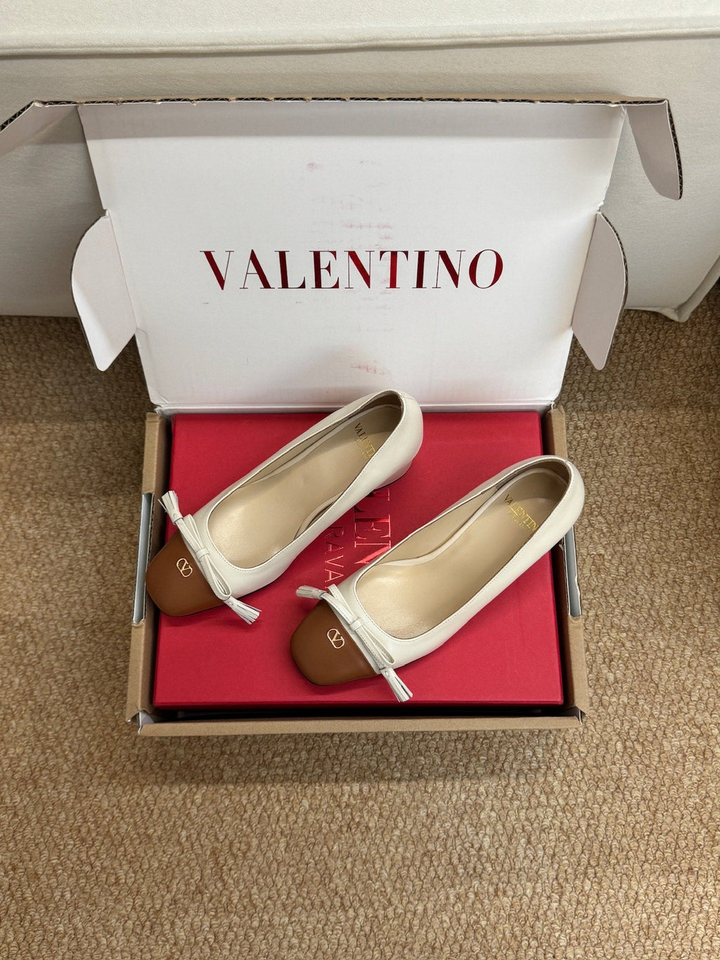 VALENTINO 26S HEELED BALLET FLATS IN BROWN AND CREAM WHITE CALFSKIN
