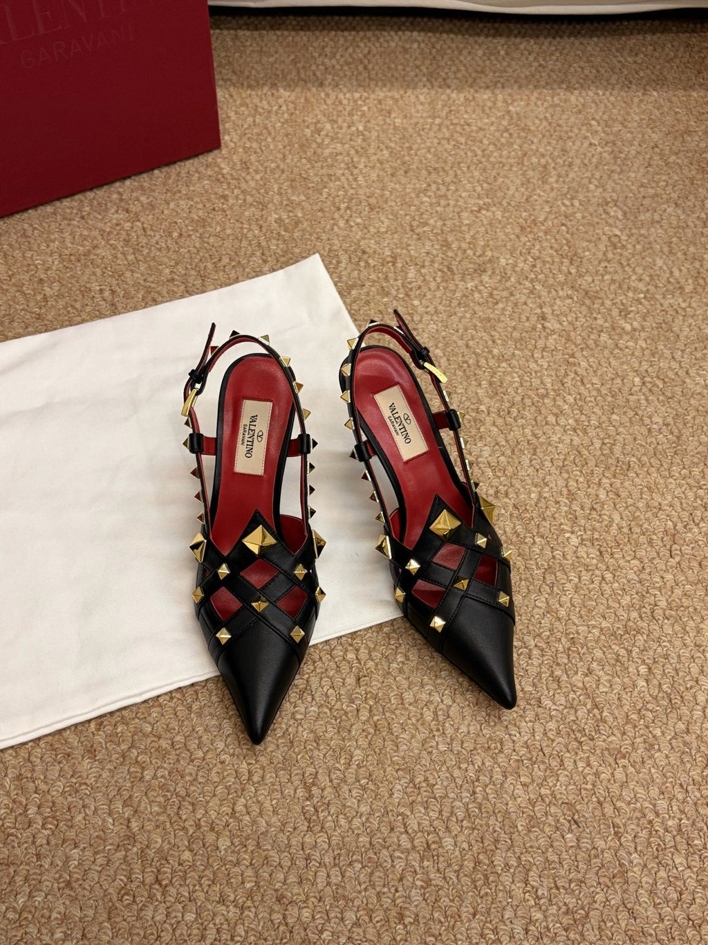 VALENTINO 26S ROCKSTUD SLINGBACK HEELS IN BLACK CALFSKIN