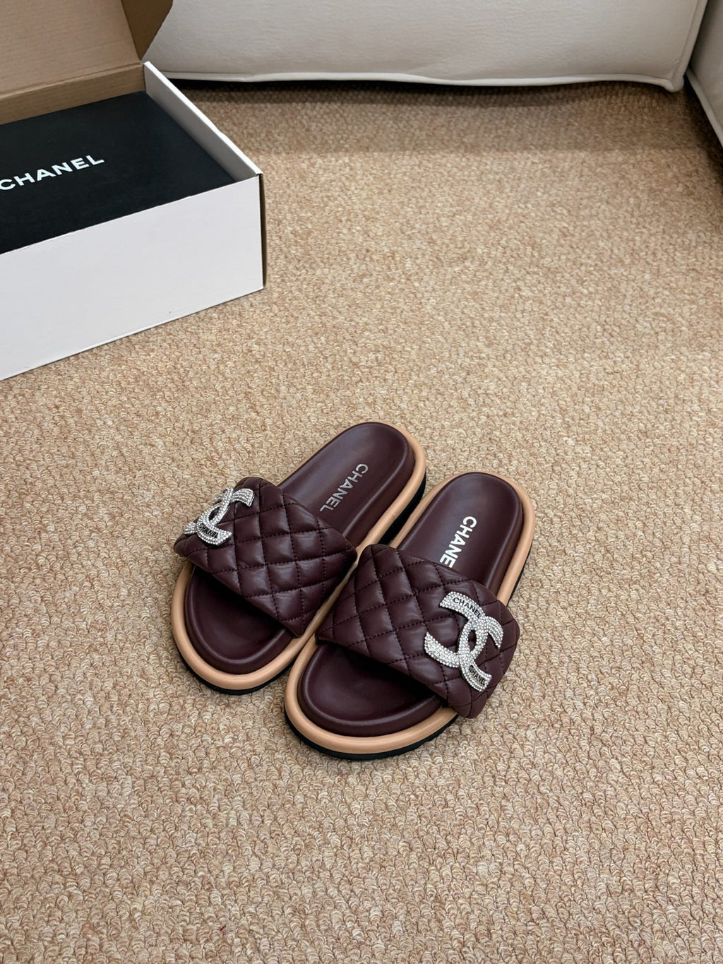 CHANEL 26S SLIDE SANDALS IN BURGUNDY RED QUILTED CALFSKIN SILVER HARDWARE