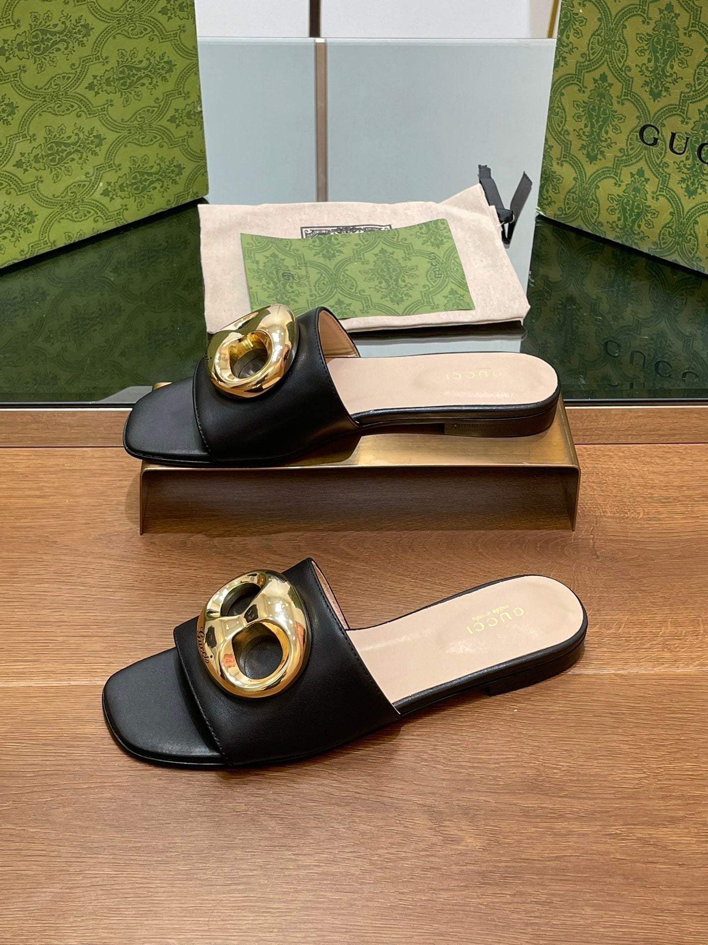 FLAT MULE IN BLACK CALFSKIN WITH GOLD HARDWARE