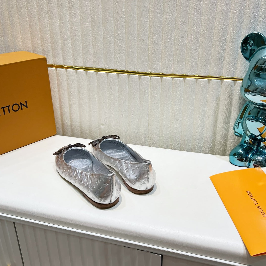 LV 26S BALLET FLATS IN SILVER MONOGRAM CALFSKIN WITH BOW