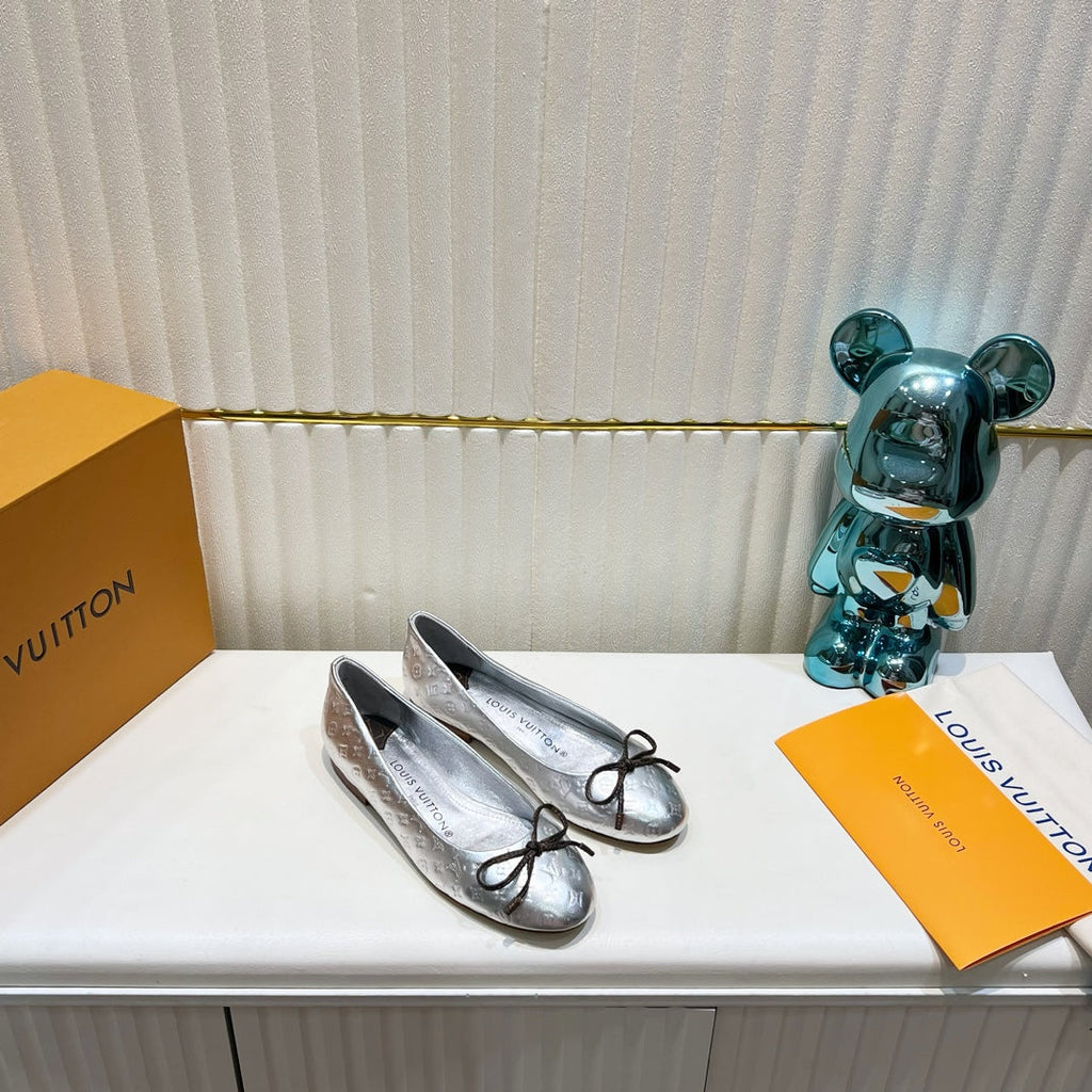 LV 26S BALLET FLATS IN SILVER MONOGRAM CALFSKIN WITH BOW