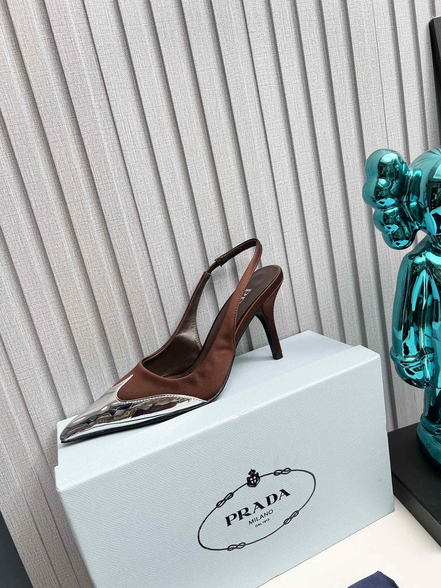 HIGH SLING BACK PUMPS IN SILVER MIX CHOCOLATE SATIN