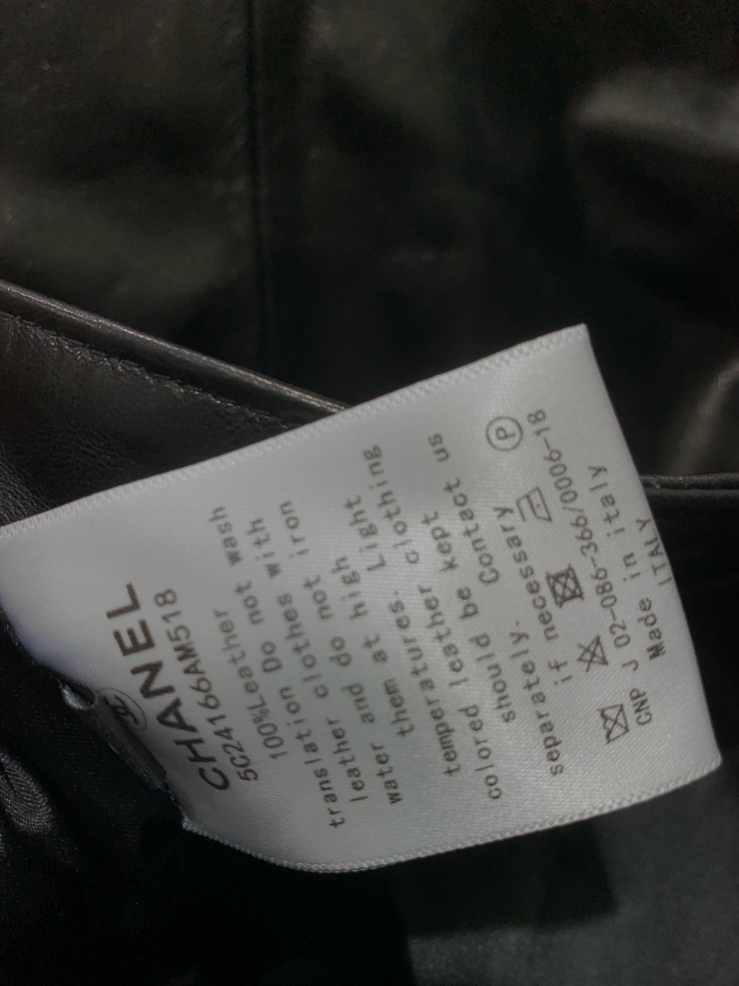 CHANEL 25S ROUND-NECK LEATHER JACKET 410
