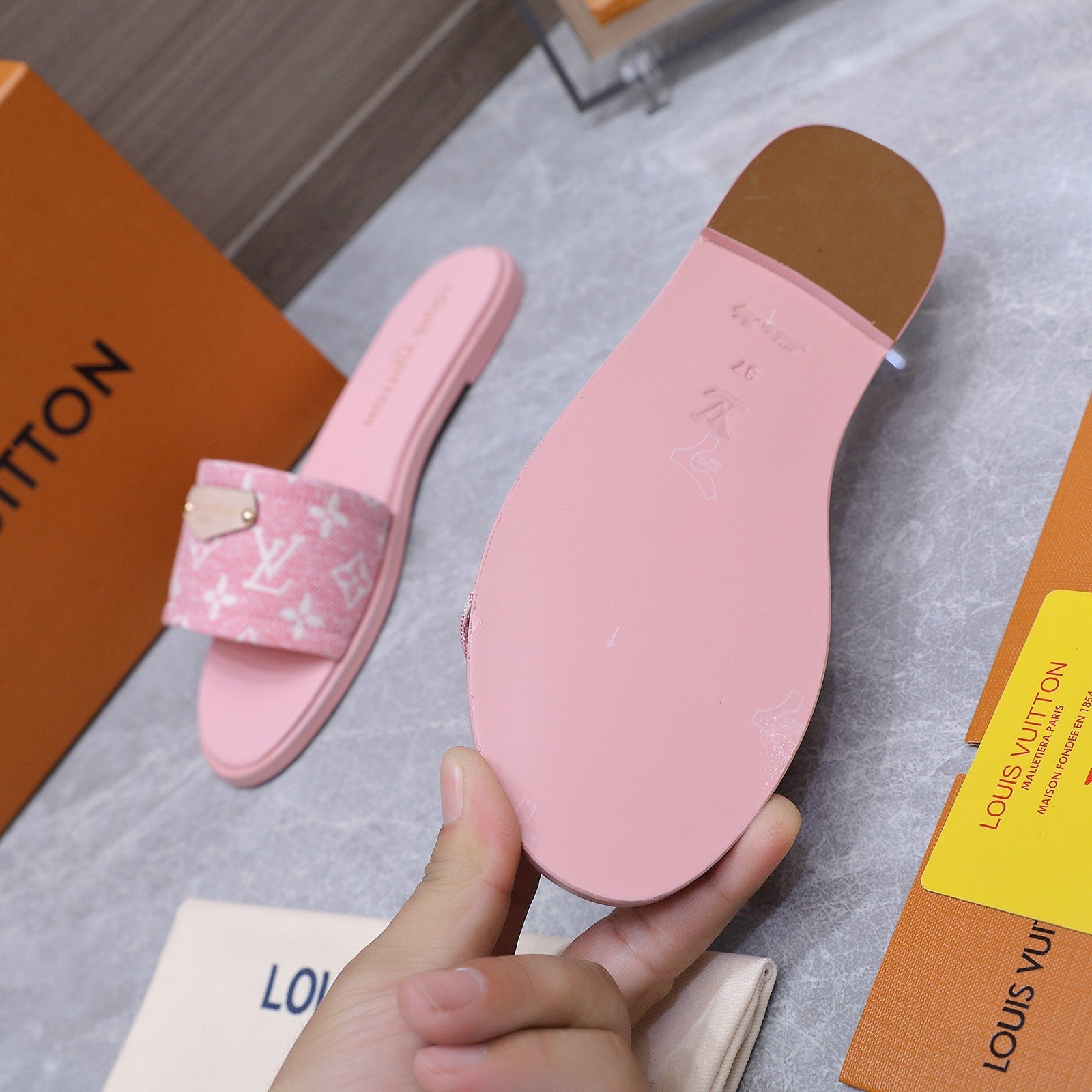 LV 26S FLAT SLIDE SANDALS IN LIGHT PINK MONOGRAM CANVAS AND CALFSKIN