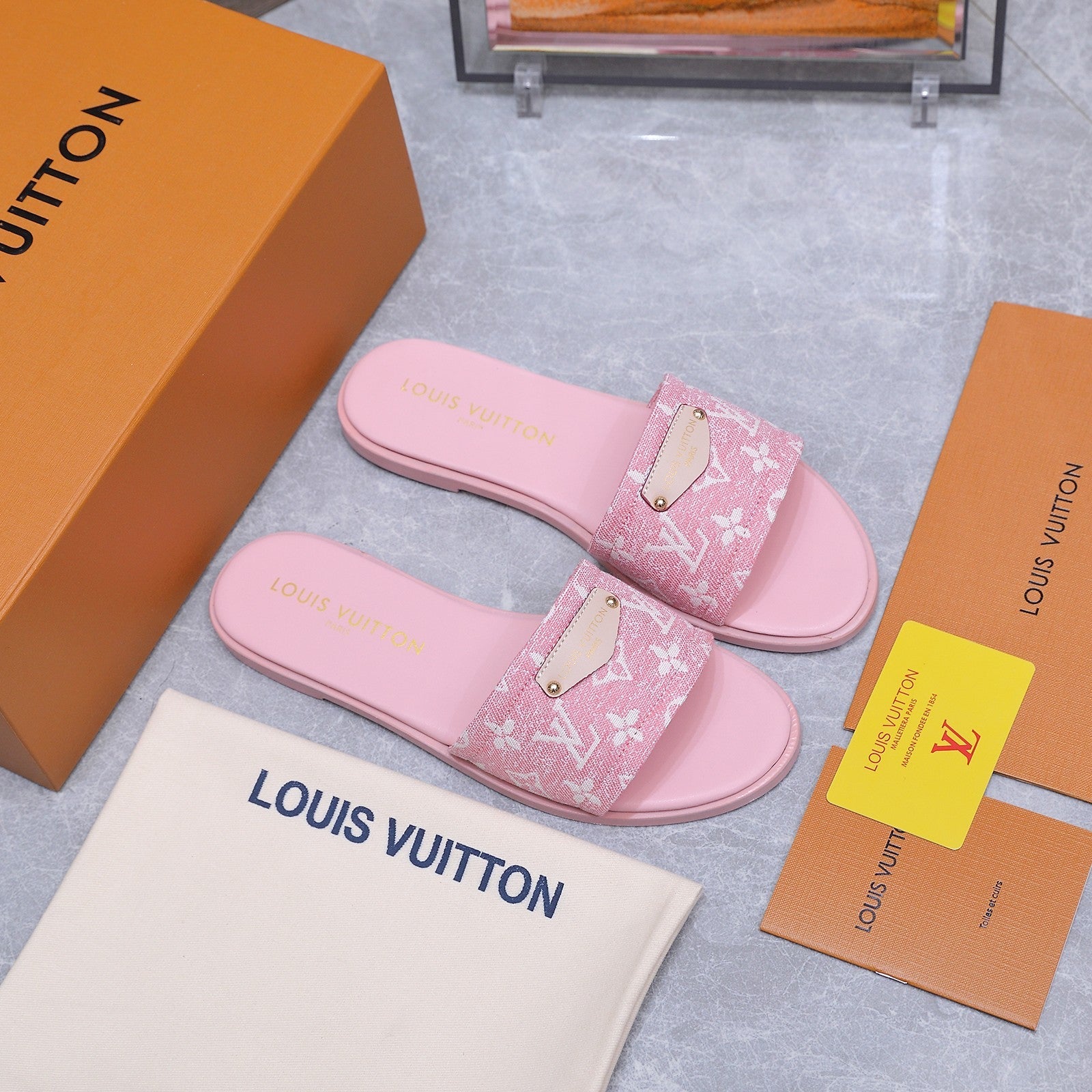 LV 26S FLAT SLIDE SANDALS IN LIGHT PINK MONOGRAM CANVAS AND CALFSKIN