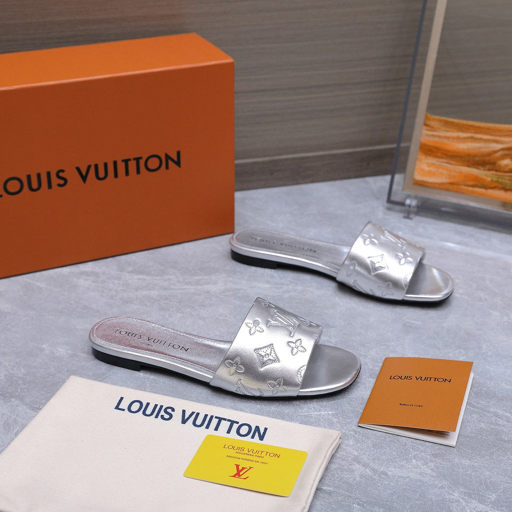 LV 26S FLAT SLIDE SANDALS IN SILVER CALFSKIN EMBOSSED MONOGRAM LOGO