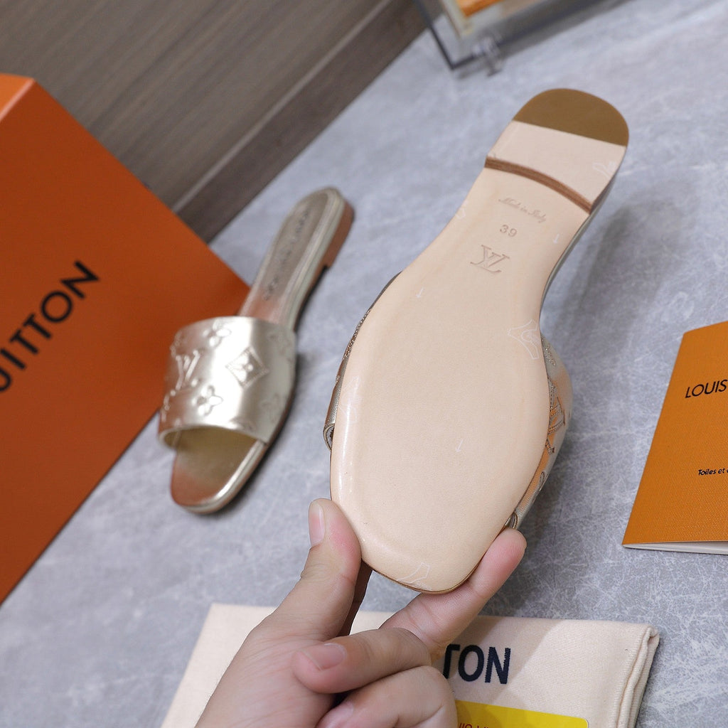 LV 26S FLAT SLIDE SANDALS IN GOLD CALFSKIN EMBOSSED MONOGRAM LOGO