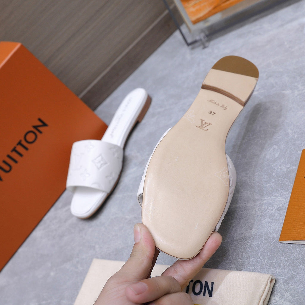 LV 26S FLAT SLIDE SANDALS IN WHITE CALFSKIN EMBOSSED MONOGRAM LOGO
