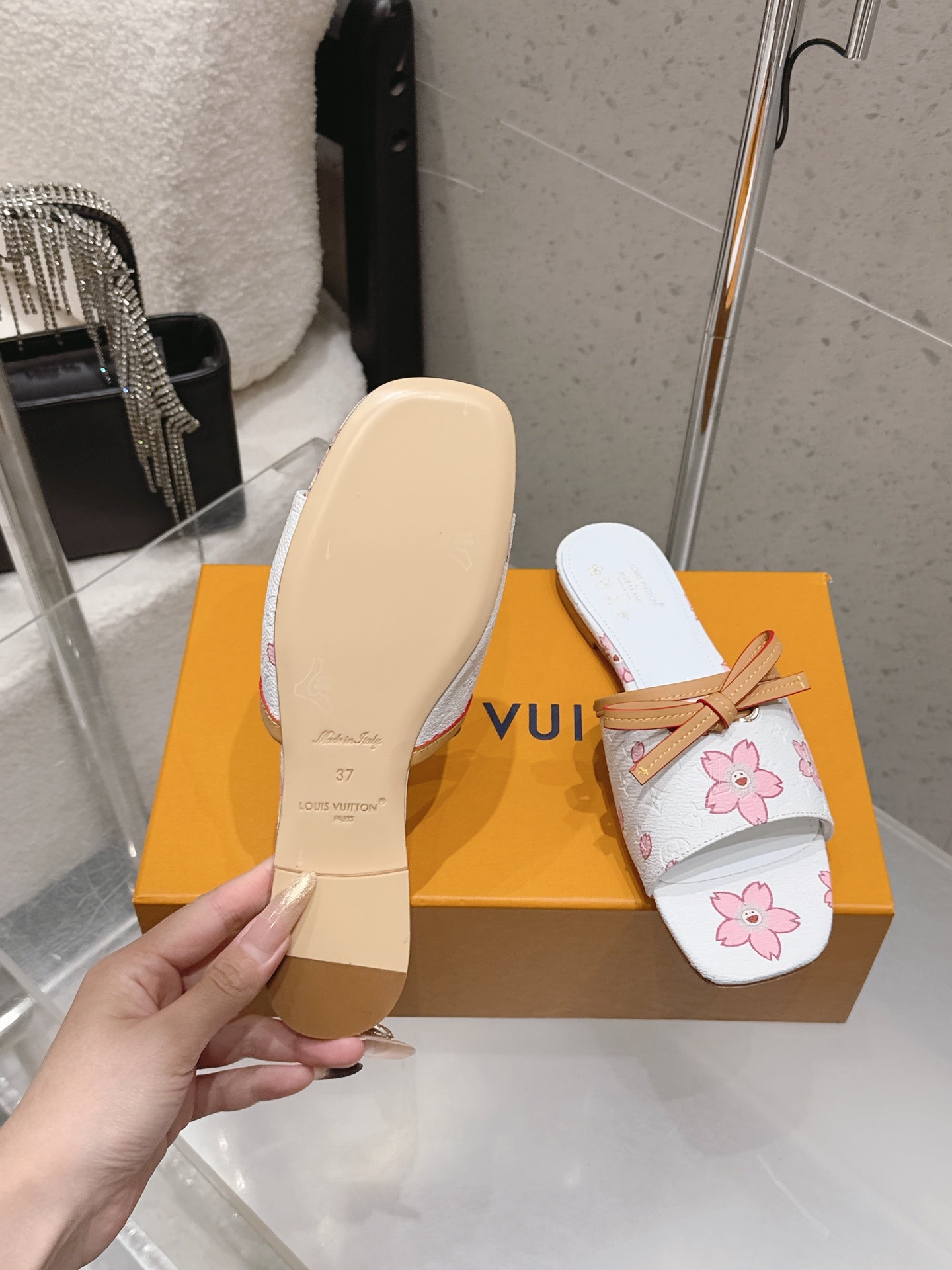 LV 26S FLAT SLIDES IN WHITE CANVAS WITH PINK BLOSSOM PRINT