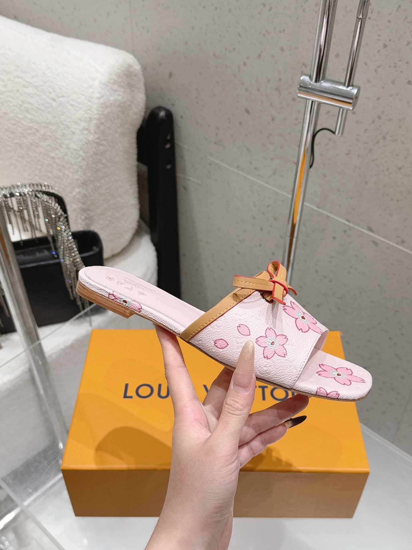 LV 26S FLAT SLIDES IN LIGHT PINK CANVAS WITH PINK BLOSSOM PRINT