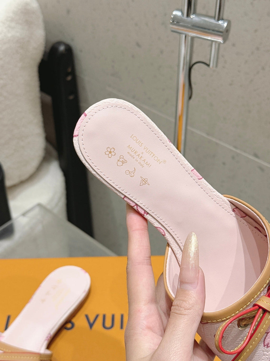 LV 26S FLAT SLIDES IN LIGHT PINK CANVAS WITH PINK BLOSSOM PRINT