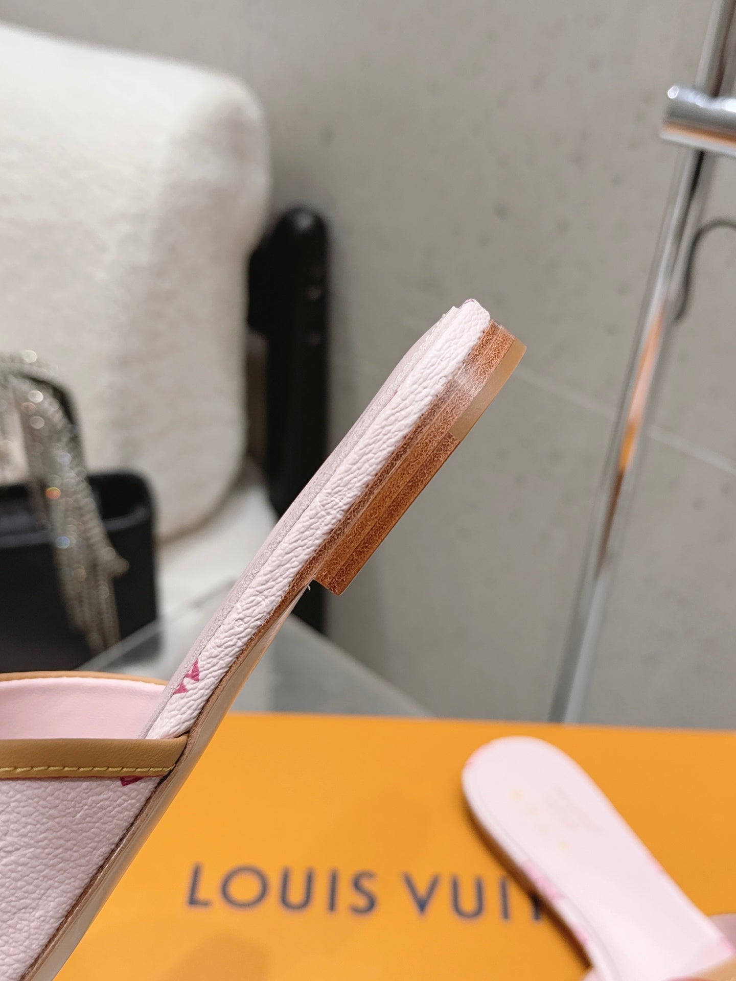 LV 26S FLAT SLIDES IN LIGHT PINK CANVAS WITH PINK BLOSSOM PRINT