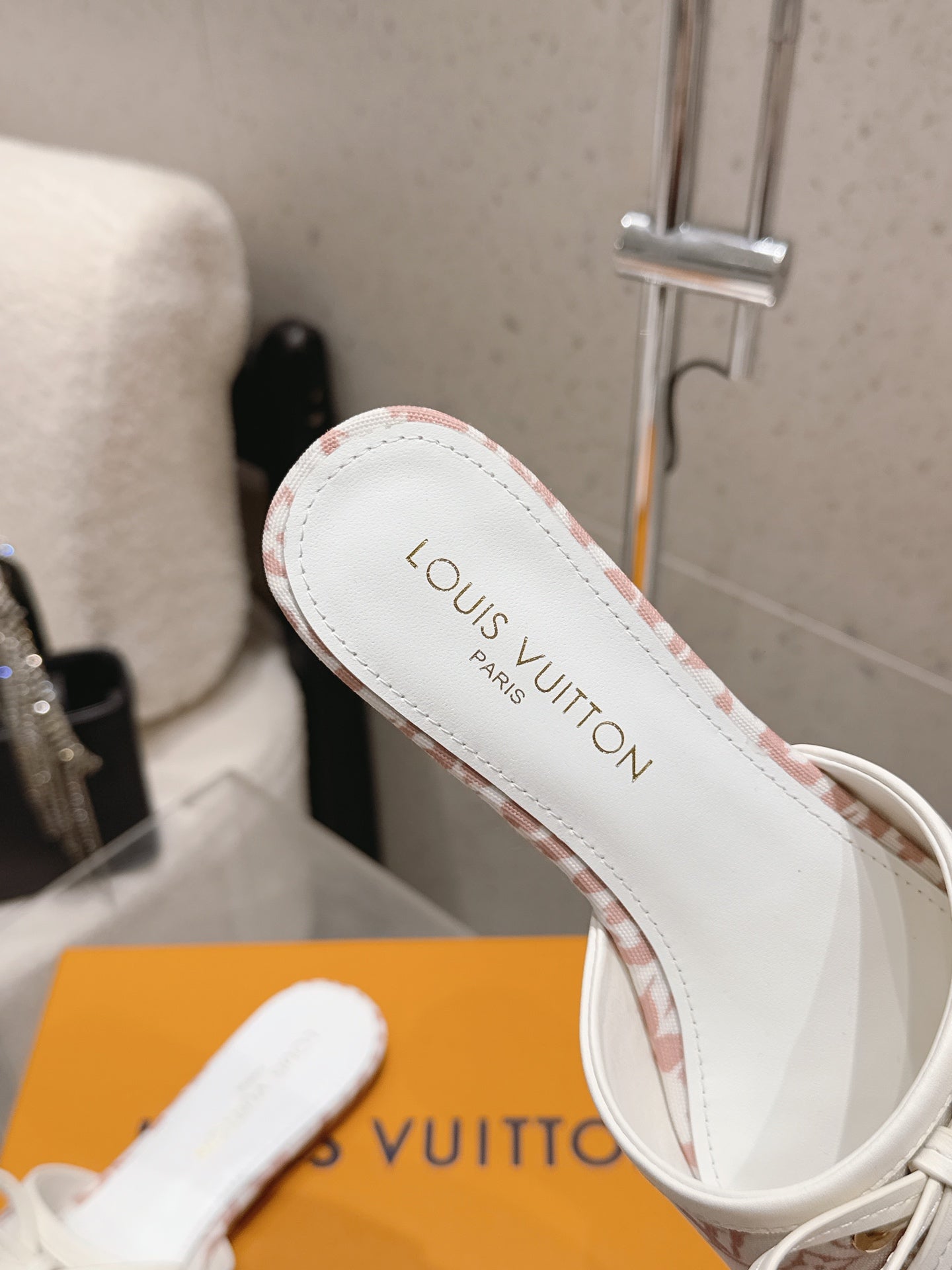 LV 26S FLAT MULE SANDALS IN WHITE PINK MONOGRAM CANVAS WITH CALFSKIN BOW