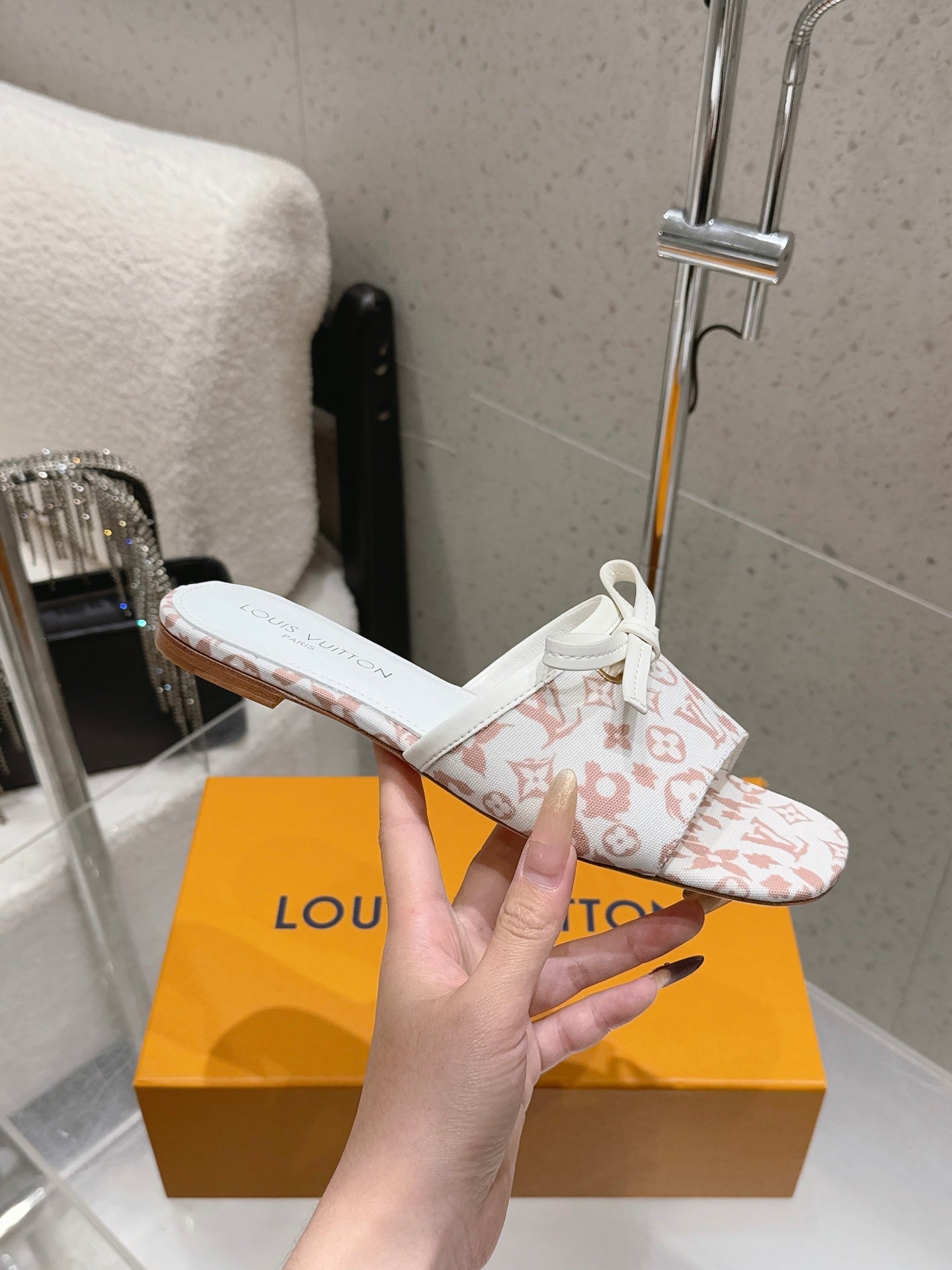 LV 26S FLAT MULE SANDALS IN WHITE PINK MONOGRAM CANVAS WITH CALFSKIN BOW