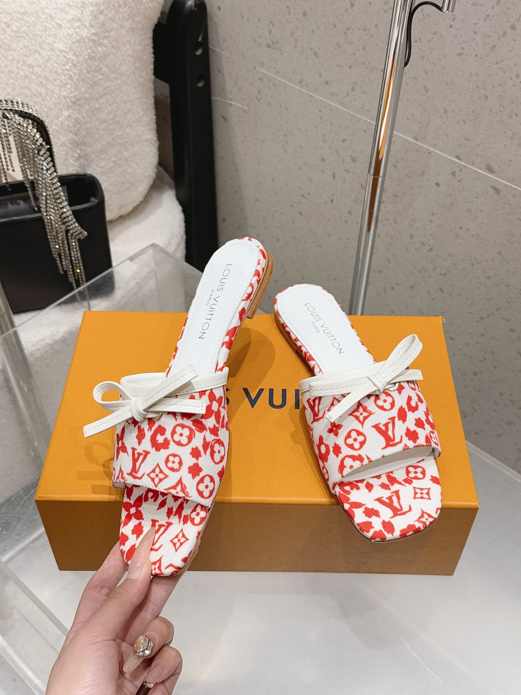 LV 26S FLAT MULE SANDALS IN WHITE RED MONOGRAM CANVAS WITH CALFSKIN BOW