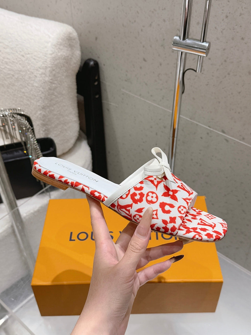 LV 26S FLAT MULE SANDALS IN WHITE RED MONOGRAM CANVAS WITH CALFSKIN BOW