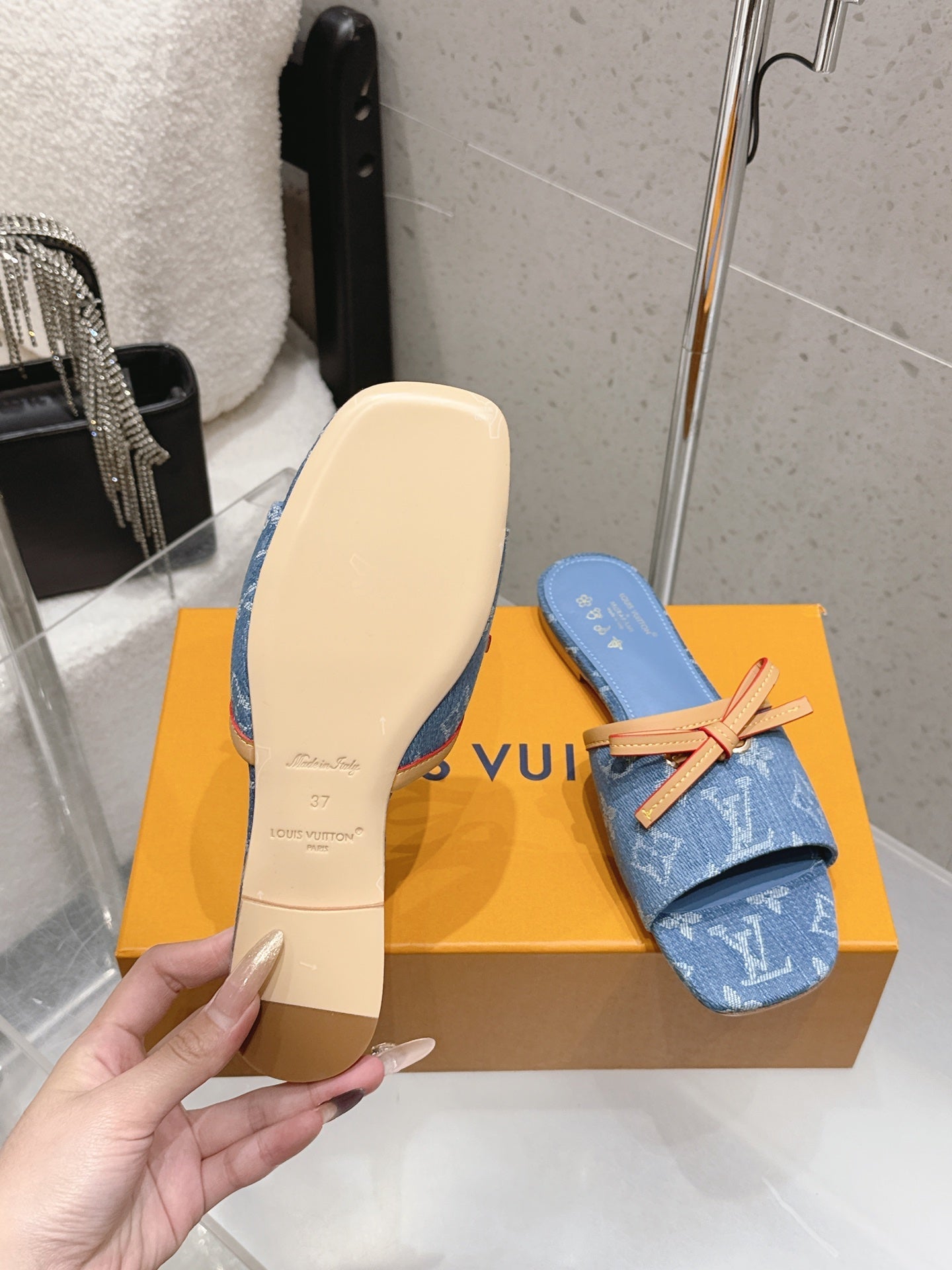 LV 26S FLAT MULE SANDALS IN LIGHT BLUE MONOGRAM DENIM WITH CALFSKIN BOW