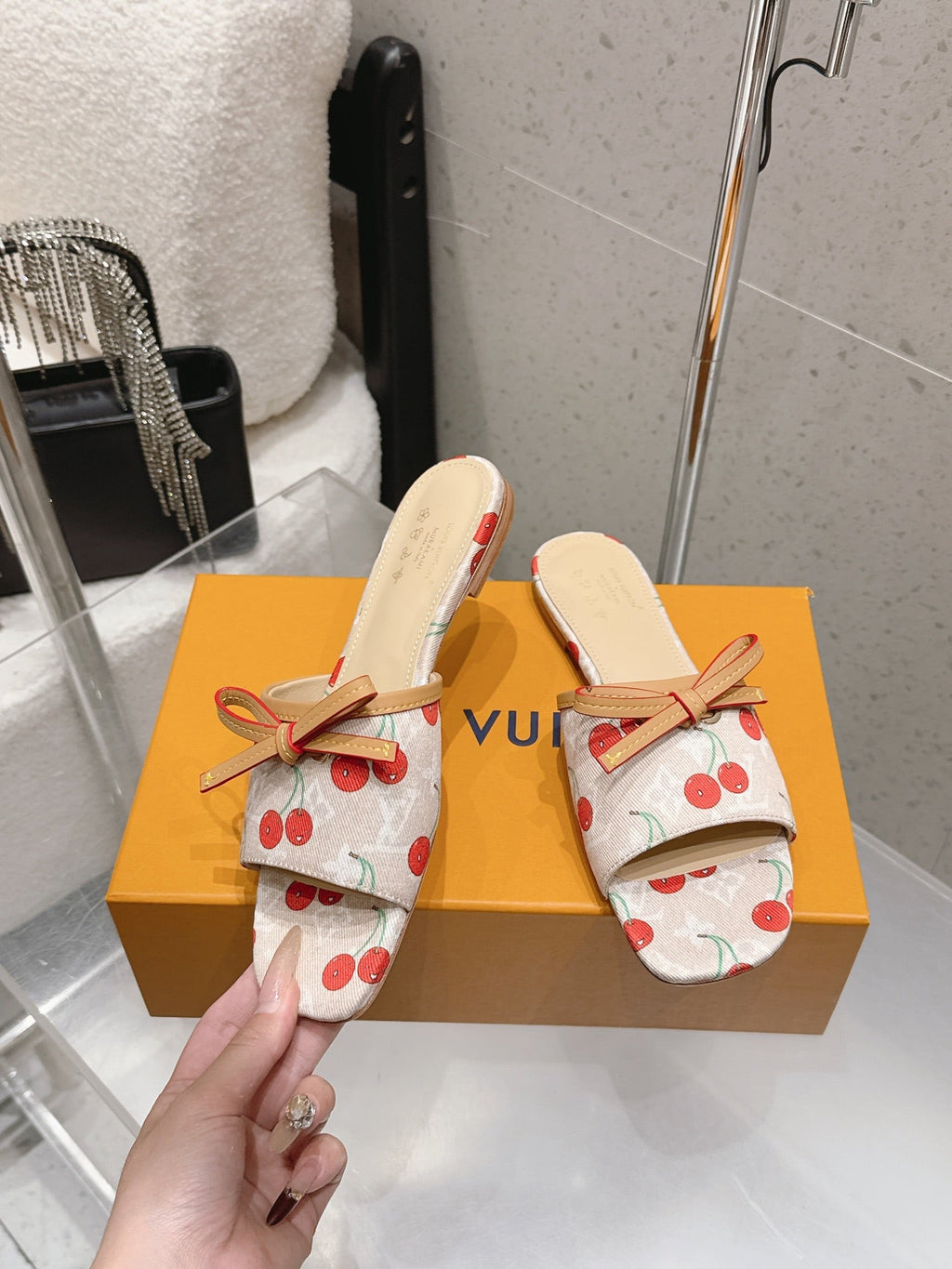 LV 26S FLAT MULE SANDALS IN BEIGE MONOGRAM DENIM WITH CHERRY PRINT