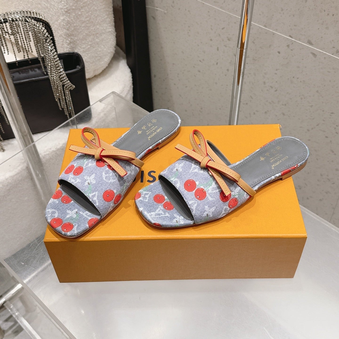 LV 26S FLAT MULE SANDALS IN GREY MONOGRAM DENIM WITH CHERRY PRINT