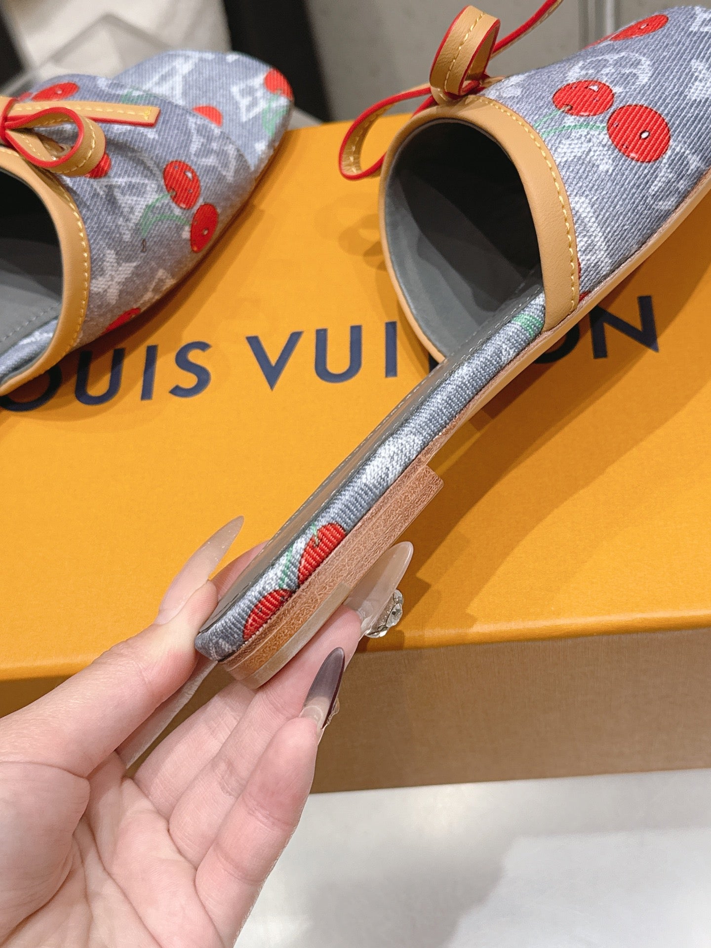 LV 26S FLAT MULE SANDALS IN GREY MONOGRAM DENIM WITH CHERRY PRINT