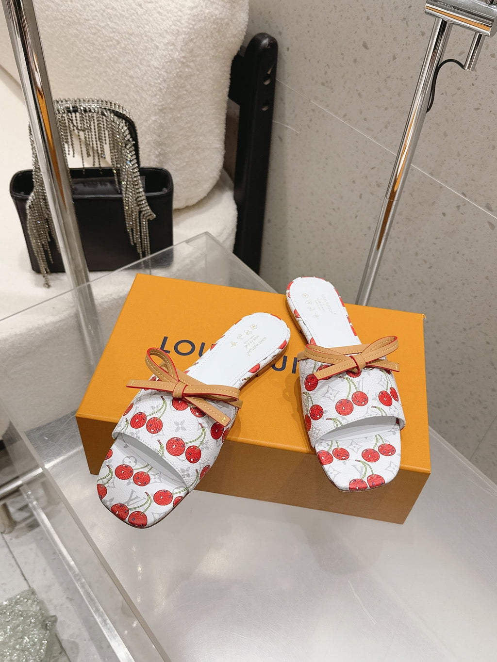 LV 26S FLAT MULE SANDALS IN WHITE MONOGRAM CANVAS WITH CHERRY PRINT