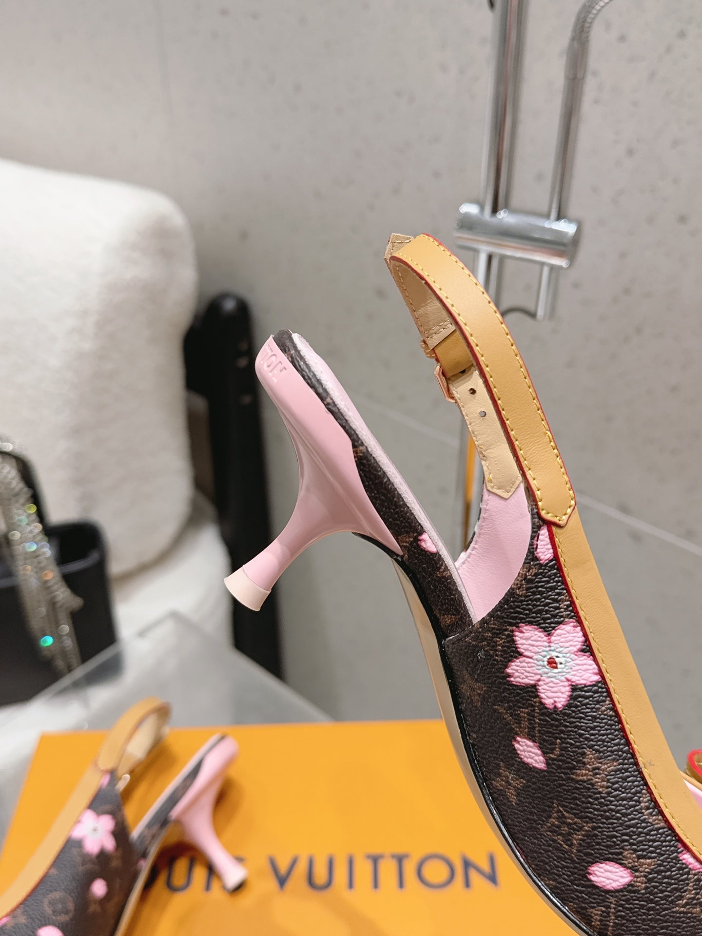 LV 26S SLINGBACK PUMPS IN BROWN MONOGRAM CANVAS WITH PINK FLORAL PRINT AND CALFSKIN BOW