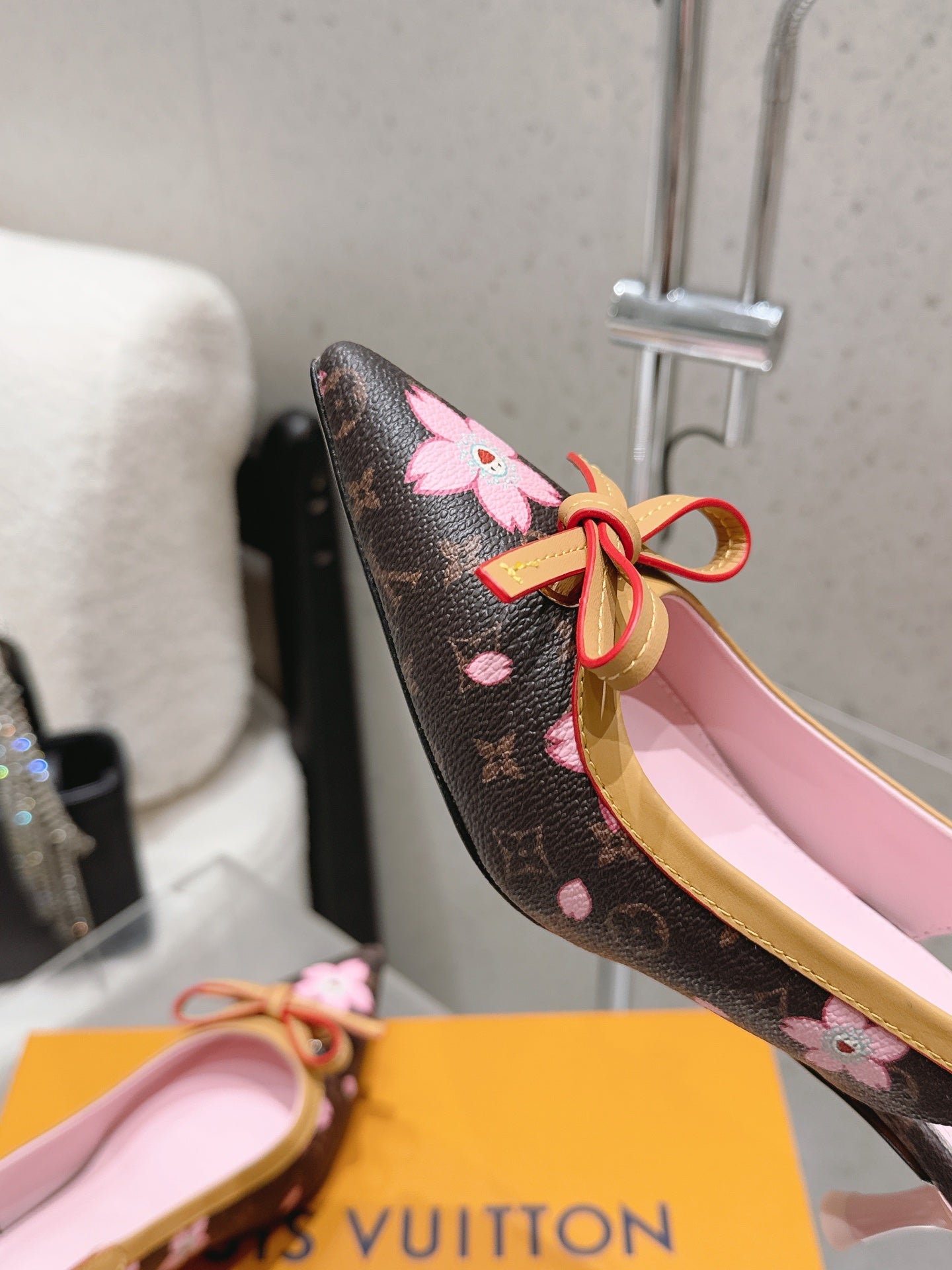 LV 26S SLINGBACK PUMPS IN BROWN MONOGRAM CANVAS WITH PINK FLORAL PRINT AND CALFSKIN BOW