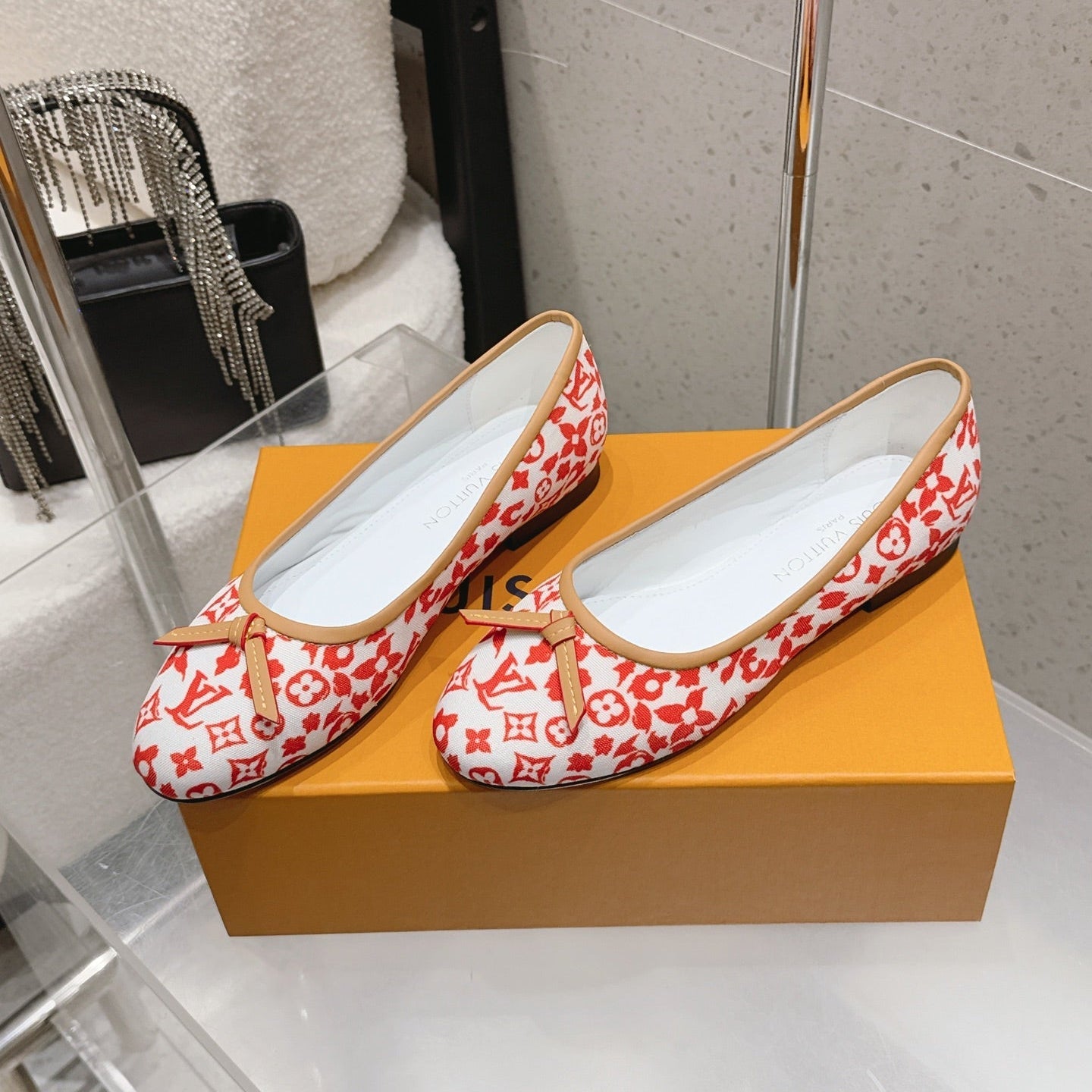 LV 26S BALLET FLATS IN WHITE RED MONOGRAM CANVAS WITH BEIGE CALFSKIN BOW