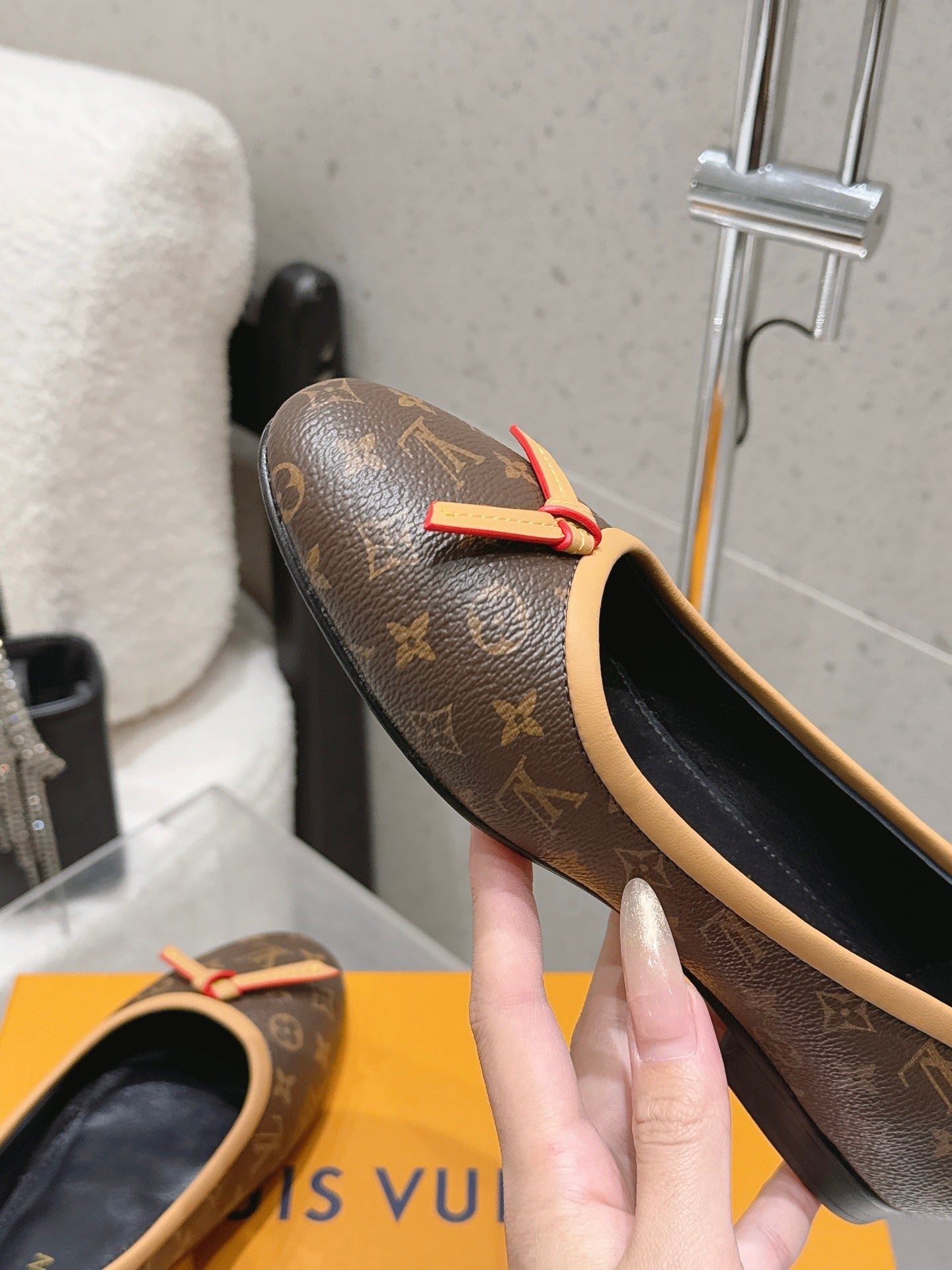 LV 26S BALLET FLATS IN DARK BROWN MONOGRAM CANVAS WITH BEIGE CALFSKIN BOW