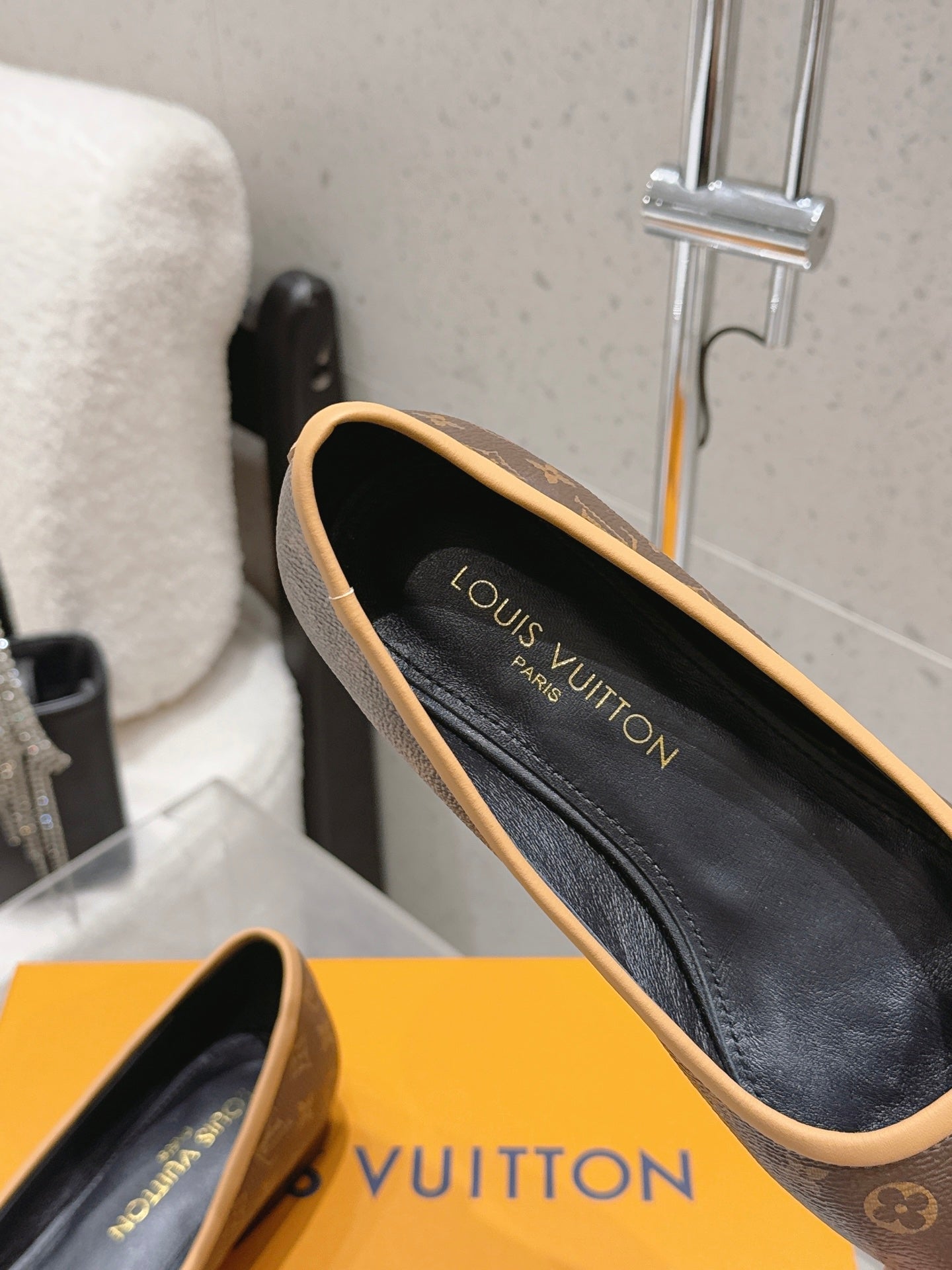 LV 26S BALLET FLATS IN DARK BROWN MONOGRAM CANVAS WITH BEIGE CALFSKIN BOW