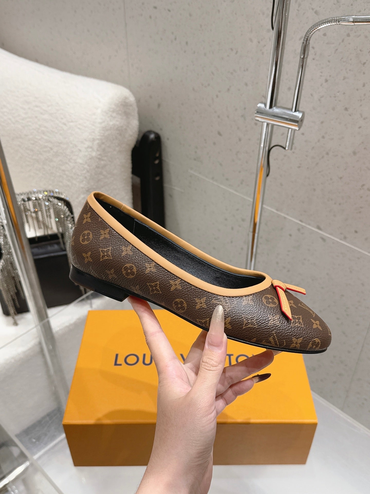 LV 26S BALLET FLATS IN DARK BROWN MONOGRAM CANVAS WITH BEIGE CALFSKIN BOW