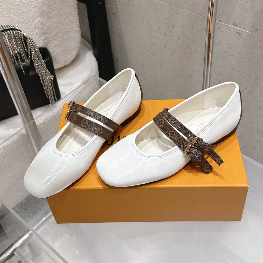 LV 26S MARY JANE FLATS IN WHITE CALFSKIN WITH BROWN MONOGRAM STRAP