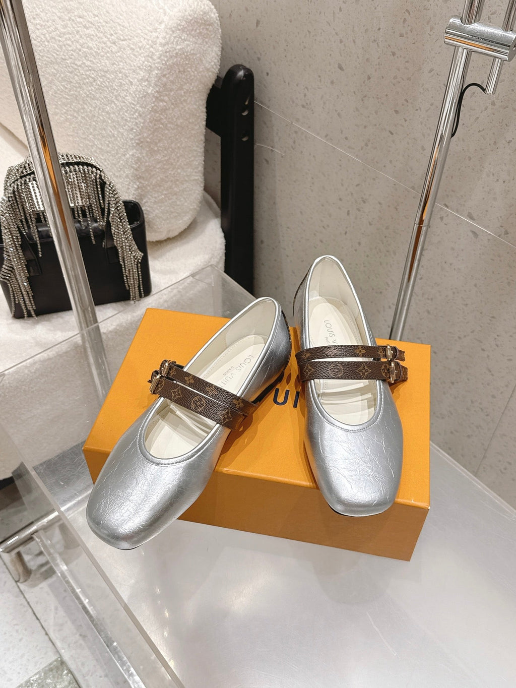 LV 26S MARY JANE FLATS IN SILVER CRINKLED CALFSKIN WITH BROWN MONOGRAM STRAP