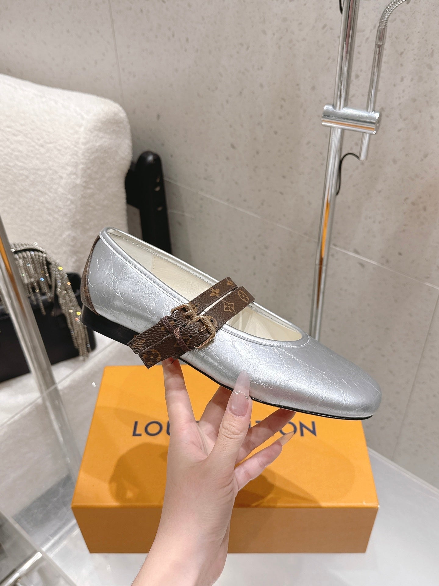 LV 26S MARY JANE FLATS IN SILVER CRINKLED CALFSKIN WITH BROWN MONOGRAM STRAP