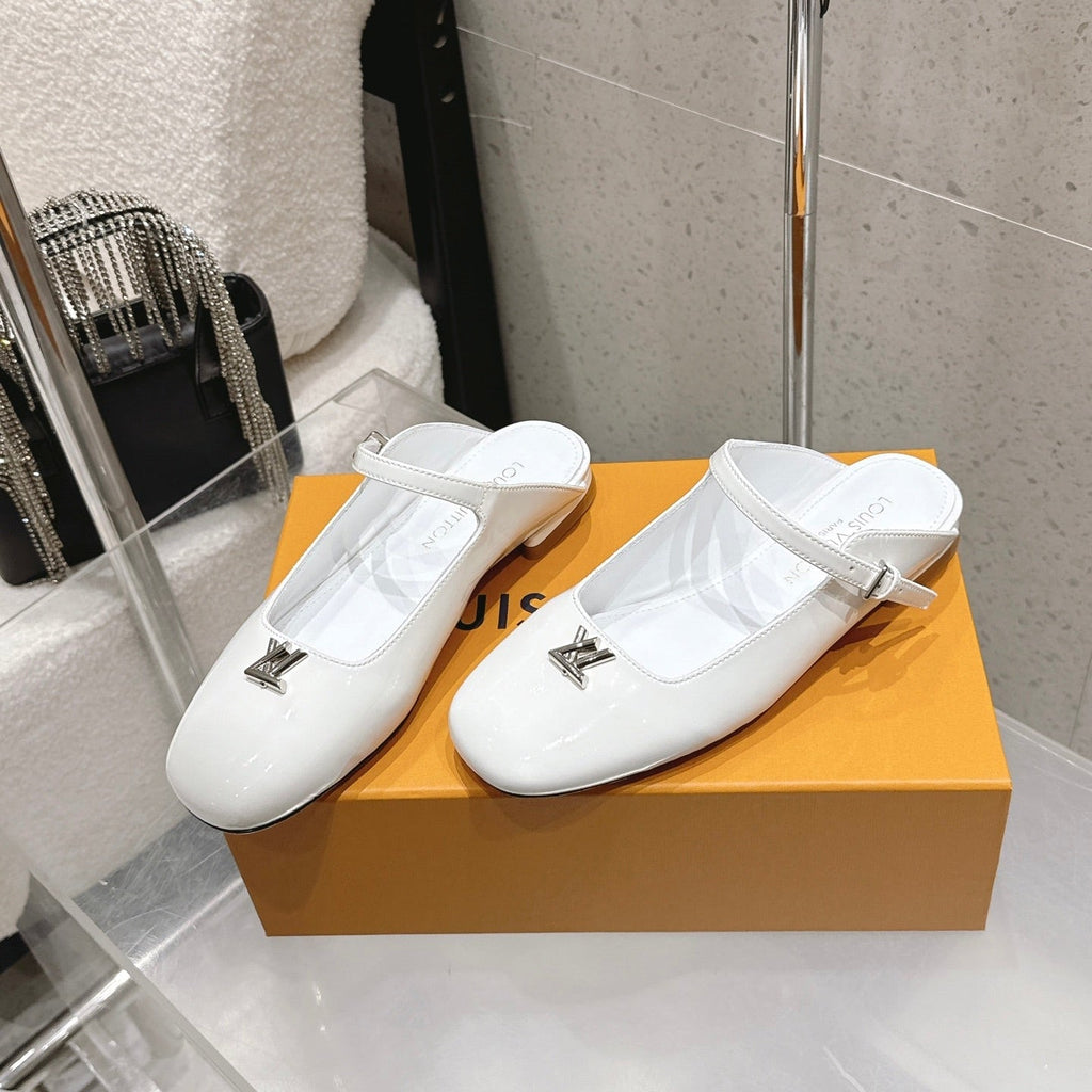 LV 26S FLAT MULES IN WHITE PATENT CALFSKIN