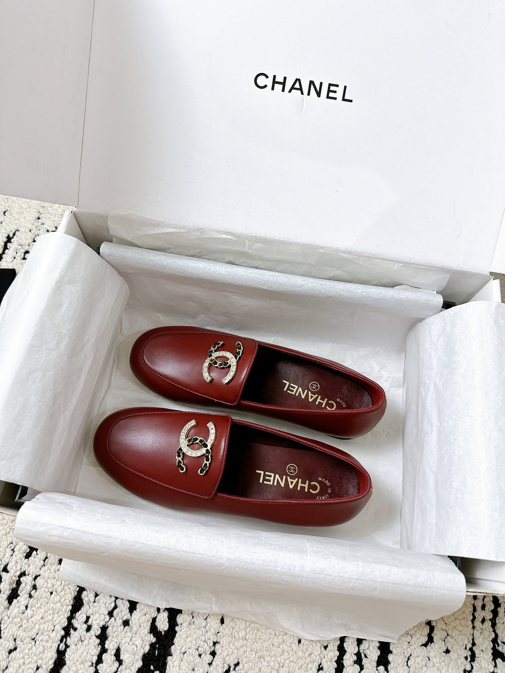 LOAFERS IN RED CALFSKIN HARDWARE WITH ROCK MIX CHAIN