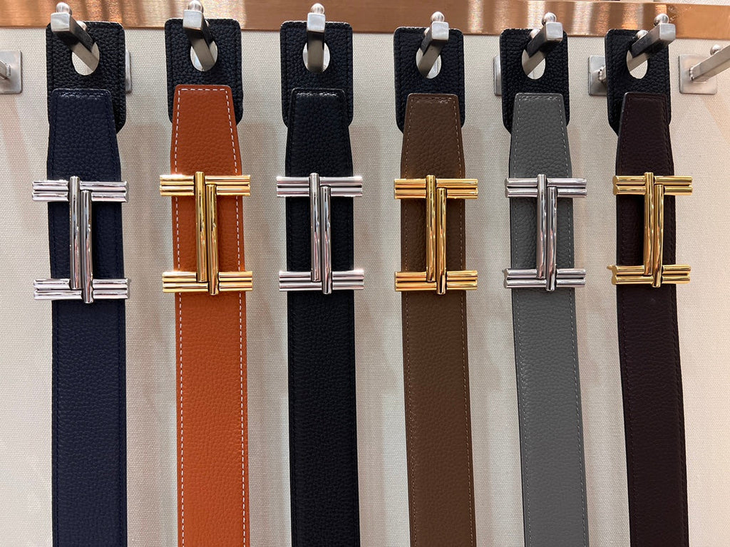 HM TRAVERSE BELT BUCKLE & REVERSIBLE NAVY BLUE LEATHER STRAP 38 MM SILVER HARDWARE