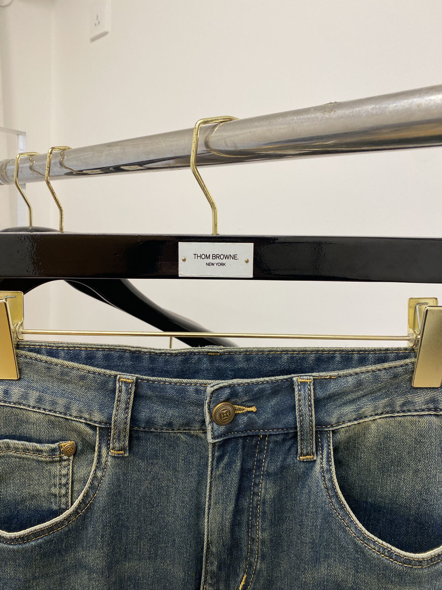 LV STRAIGHT LEG JEANS 239598