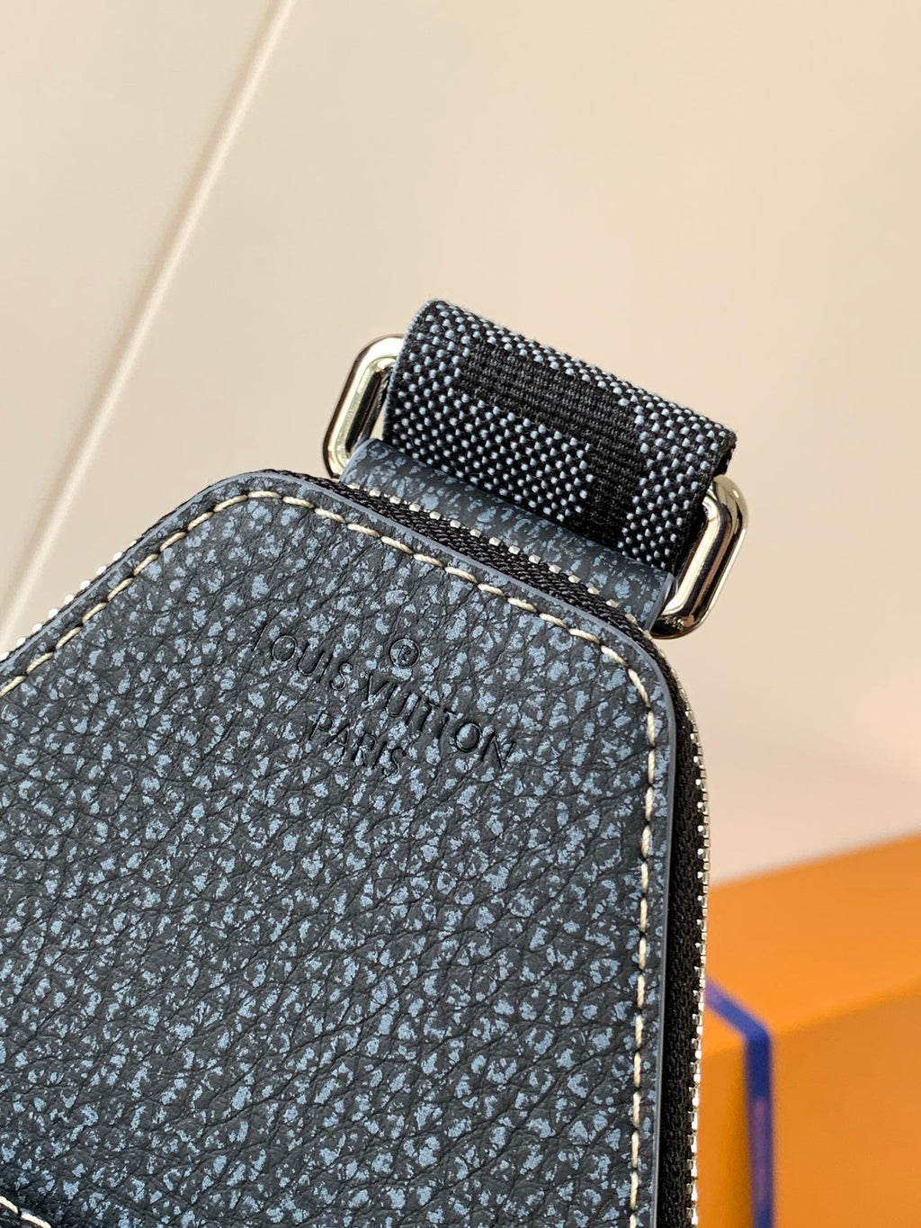 AVENUE SLINGBAG 31 IN BLACK MONOGRAM CANVAS WITH BROWN LOGO