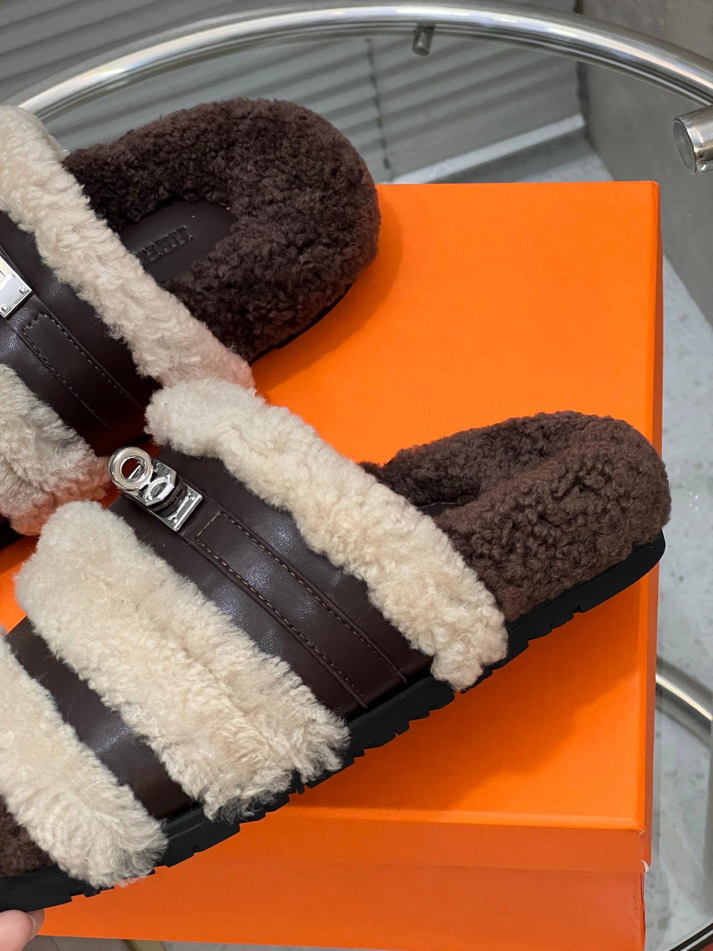 HM 25S SANDAL IN BEIGE WOOL AND DARK BROWN LAMBSKIN WITH SILVER HARDWARE