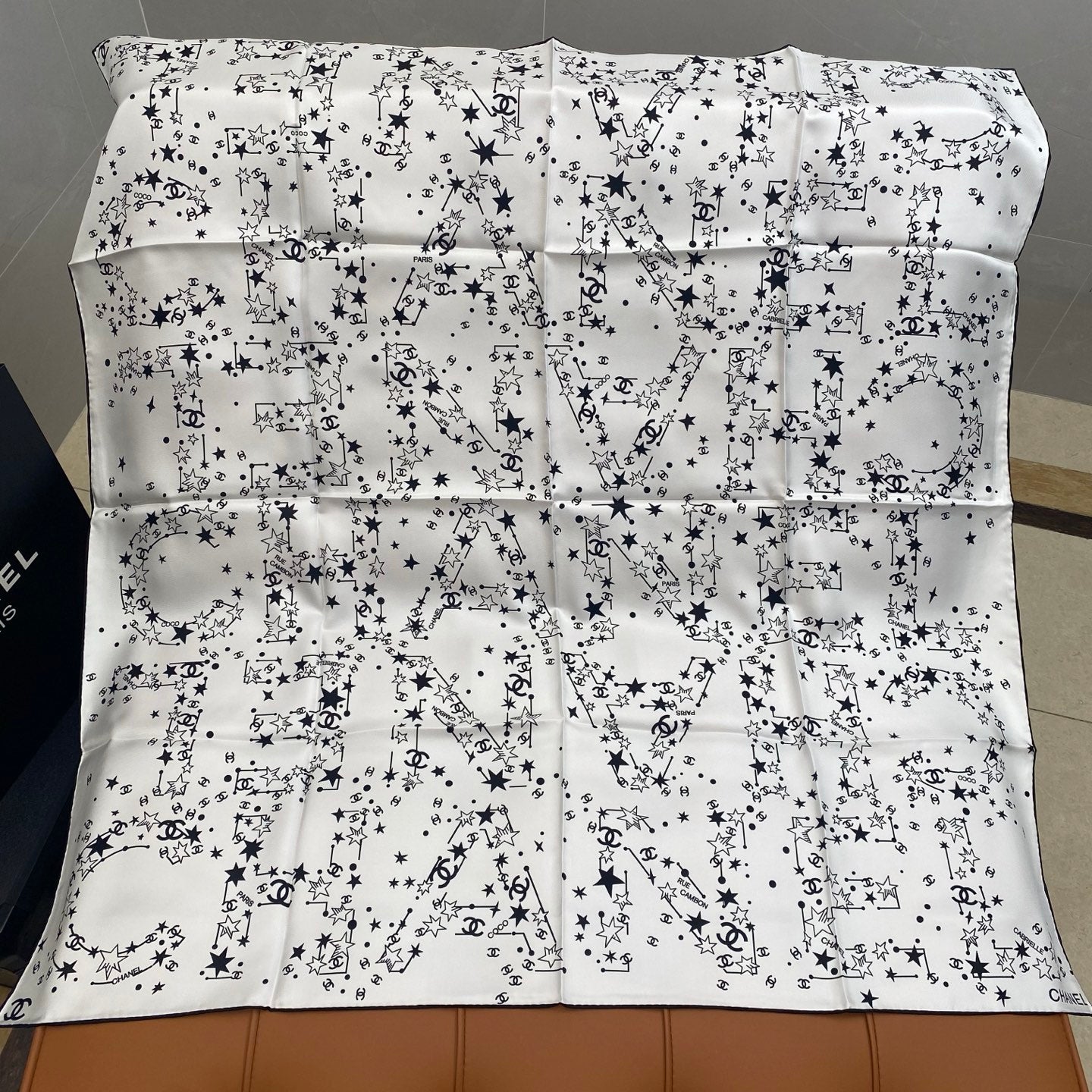 CHANEL 25S SCARF 90 IN SILK 704602