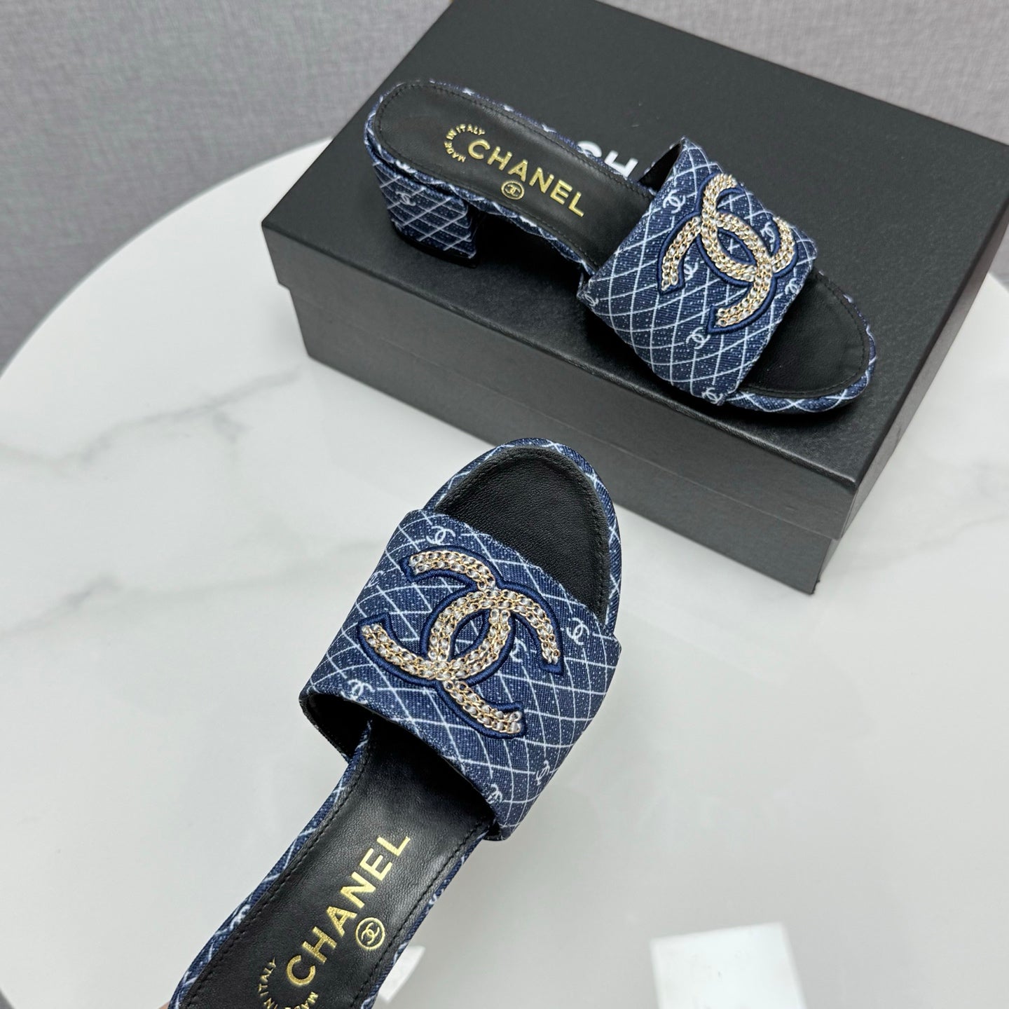 CC HIGH HEEL 25S IN DARK BLUE DENIM STRIPED PATTERN WITH LOGO PRINT