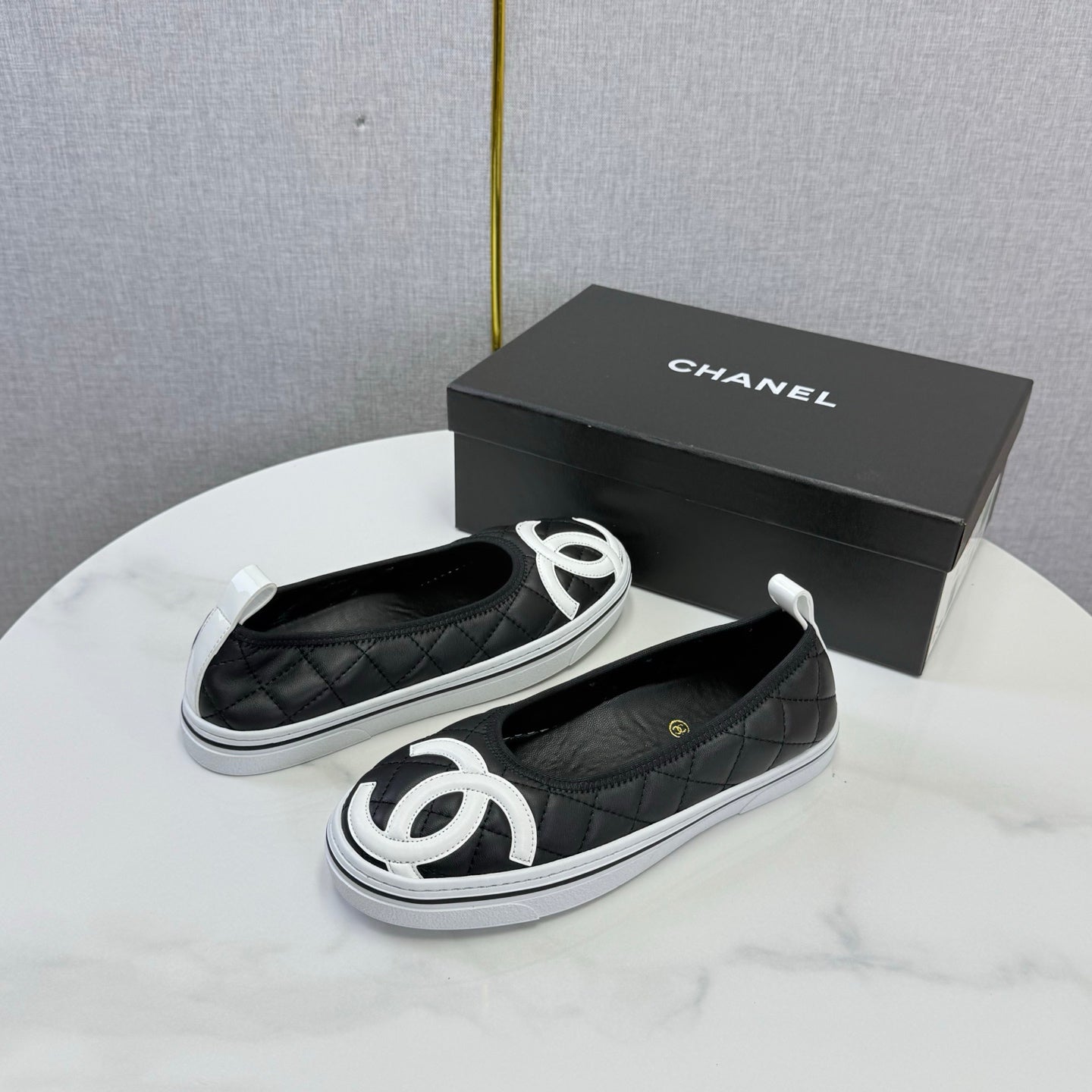 CHANEL 26S CC LOGO SLIP-ON SNEAKERS IN BLACK CALFSKIN