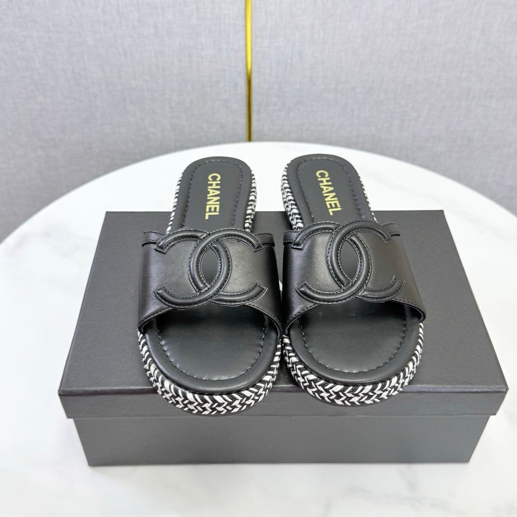 CHANEL 26S PLATFORM SLIDES IN BLACK LAMBSKIN WITH CC LOGO