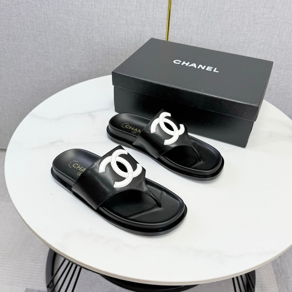 CHANEL 26S CC THONG SLIDES IN BLACK LAMBSKIN