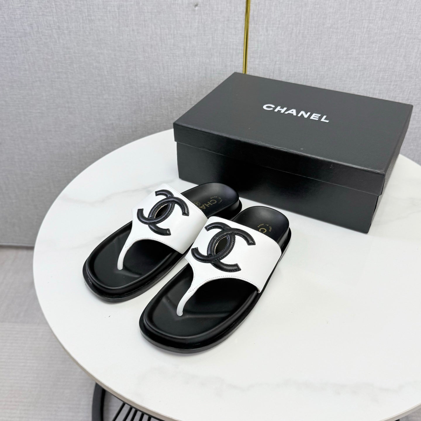 CHANEL 26S CC THONG SLIDES IN WHITE AND BLACK LAMBSKIN