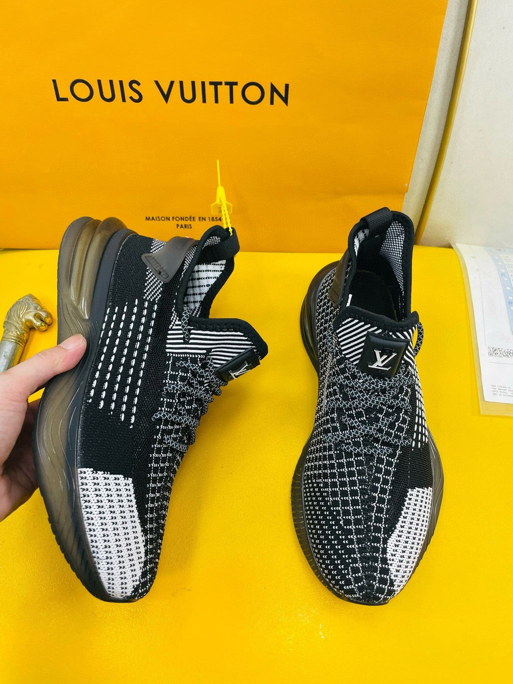LV SNEAKER IN BLACK BREATHABLE MESH FABRIC