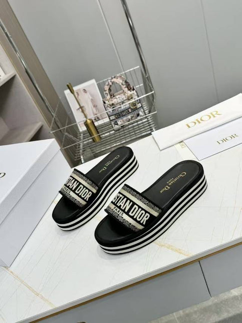 CD DWAY PLATFORM SLIDE IN BLACK AND WHITE COTTON EMBOSSED LOGO